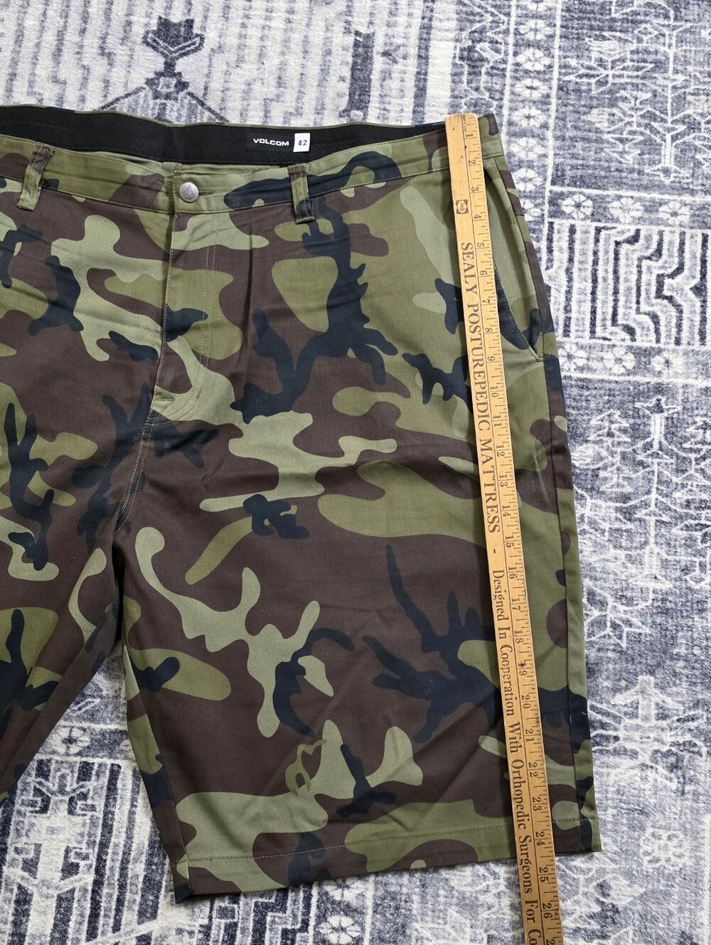 Volcom Men's Vmonty 22" Stretch Chino Shorts Green Combo Camouflage Size 42 rare - Picture 2 of 7